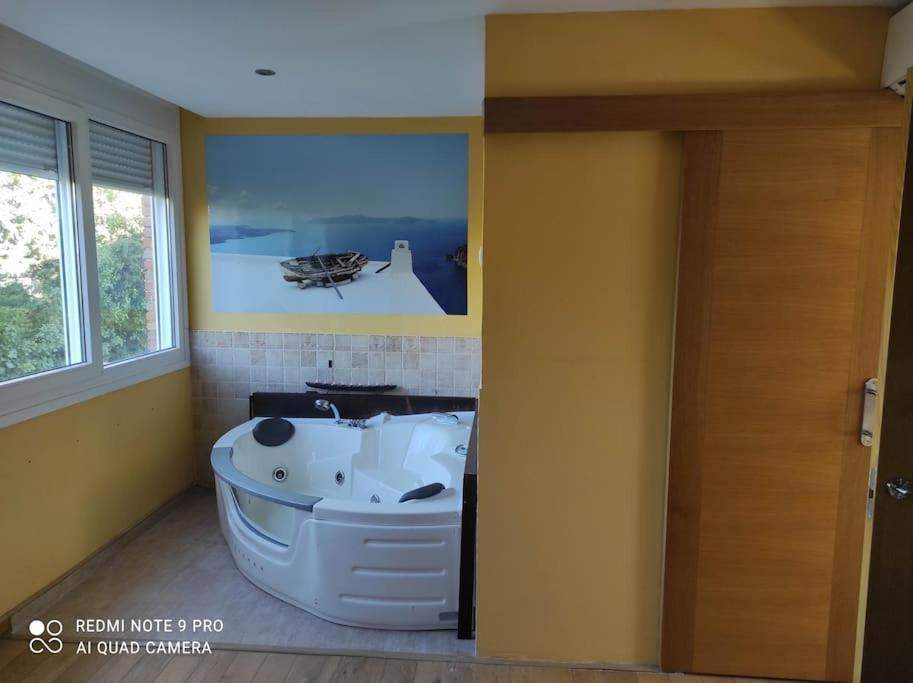 Coqueto Alojamiento Con Banera De Hidromasaje Apartment Tarragona Exterior photo